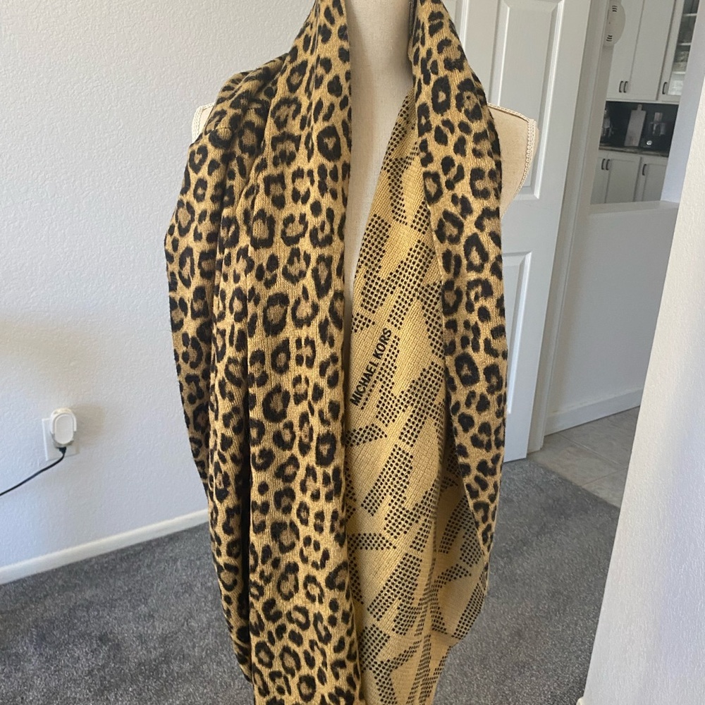 MK infinity reversible scarf